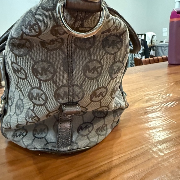 Michael Kors Monogram Gray Bag - Picture 5 of 16